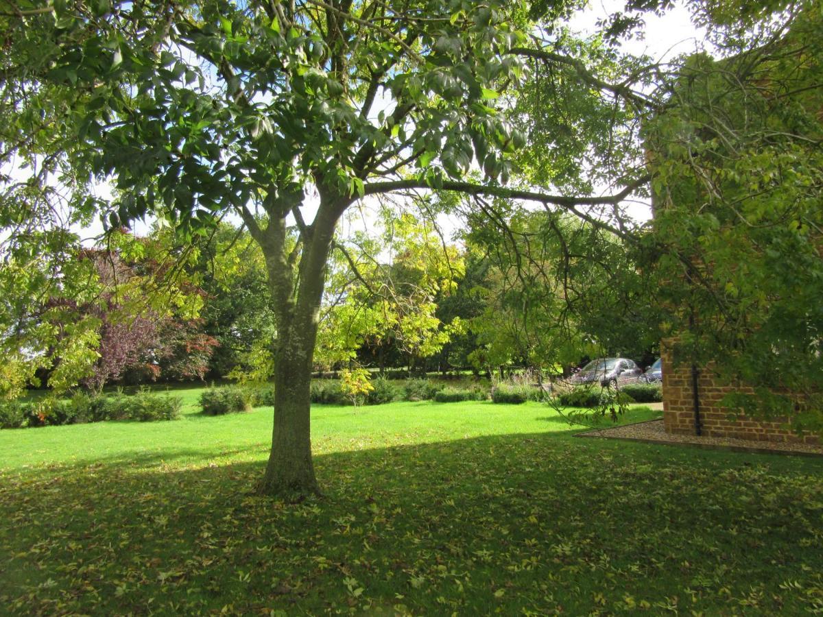 Weston Hill Farm Bed & Breakfast Moreton Pinkney ภายนอก รูปภาพ