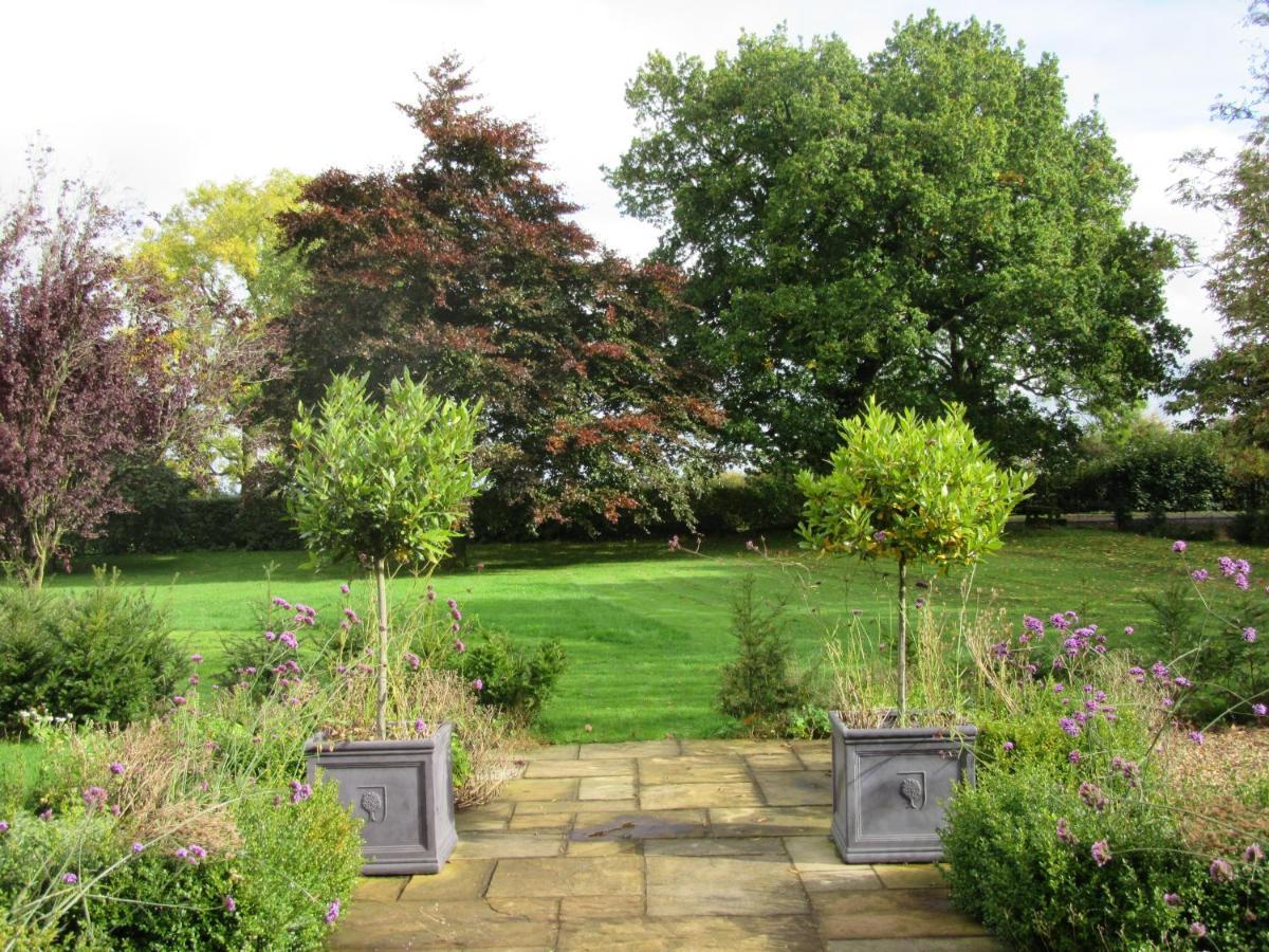 Weston Hill Farm Bed & Breakfast Moreton Pinkney ภายนอก รูปภาพ